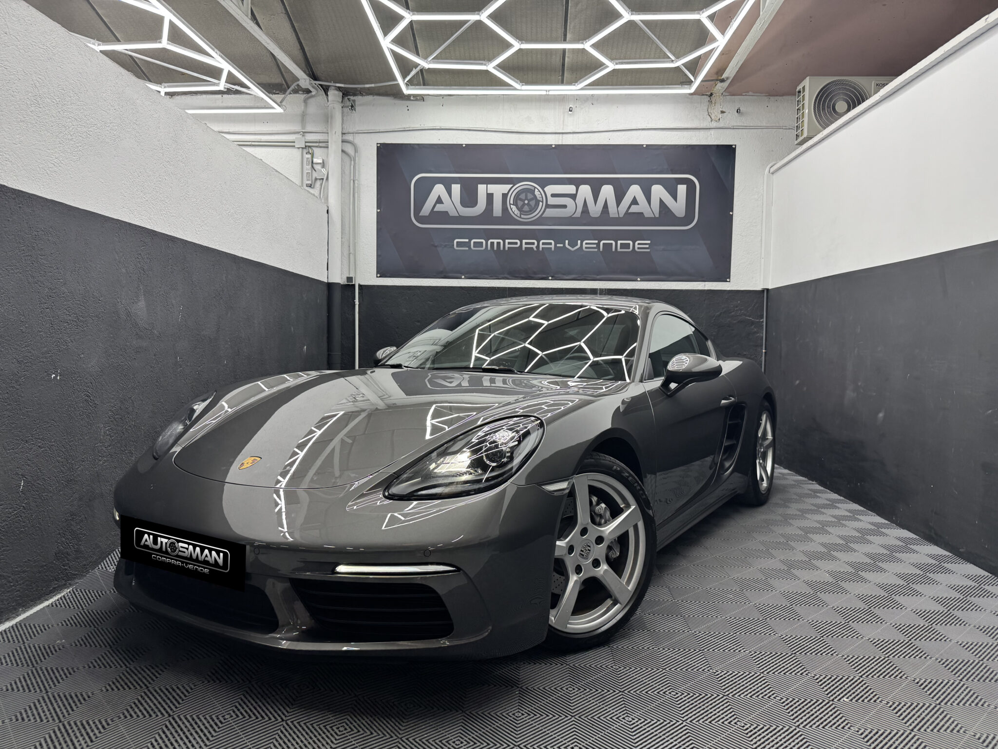 PORSCHE 718 Cayman